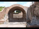 02947 ostia - regio v - insula v - terme dell'invidioso (v,v,2) - raum d - frigidarium - bli ri osten.jpg